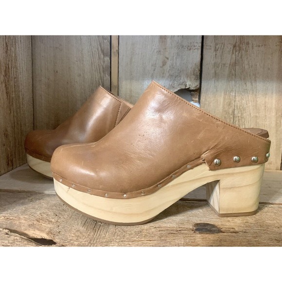 Chelsea & Violet Shoes Chelsea Violet Womens Jana Platform Clog